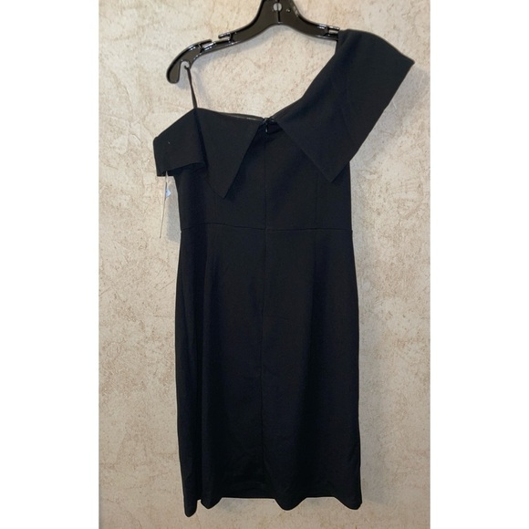 Velvet Fleur Elegant Black One-Shoulder Dress - Picture 3 of 5